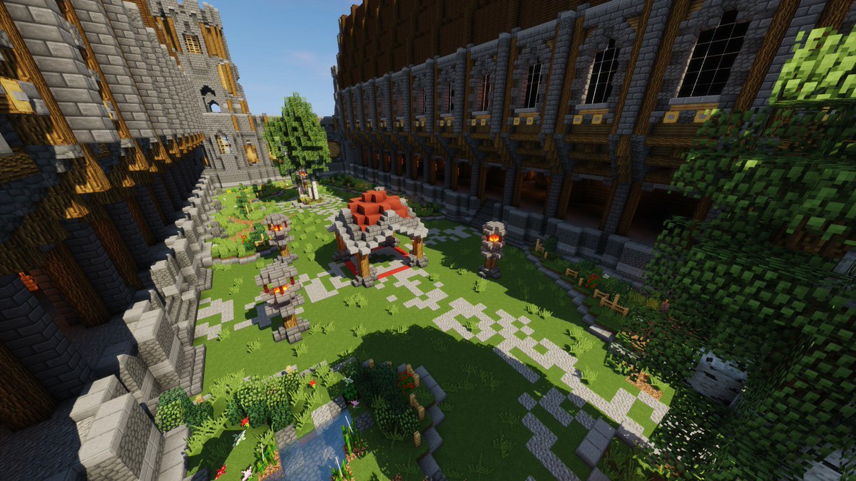 MineHQ's tweet image. Citadel is looking amazing! 😍

In the meantime, who needs a rank to get in? 👀

RT + Follow for a chance to win one of 3 LIFETIME VIP RANKS! 💚