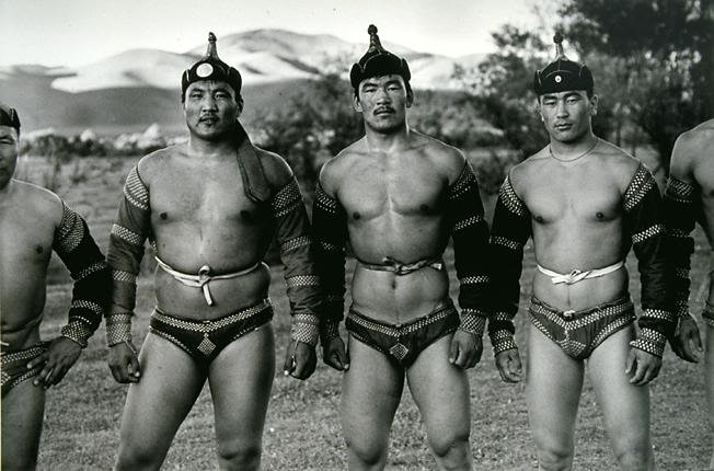 IveryKirk's tweet photo. mongolian children's wrestling is unbelievably cute
and mongolian men's wrestling is something else altogether https://t.co/n17uJjKGYj