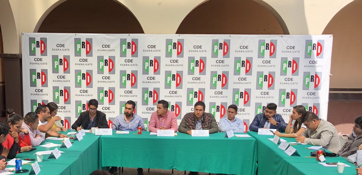 Ferruizar's tweet photo. Sábado de partido, sábado de reunión de la @rjxmgto https://t.co/ojLRbbfpqe