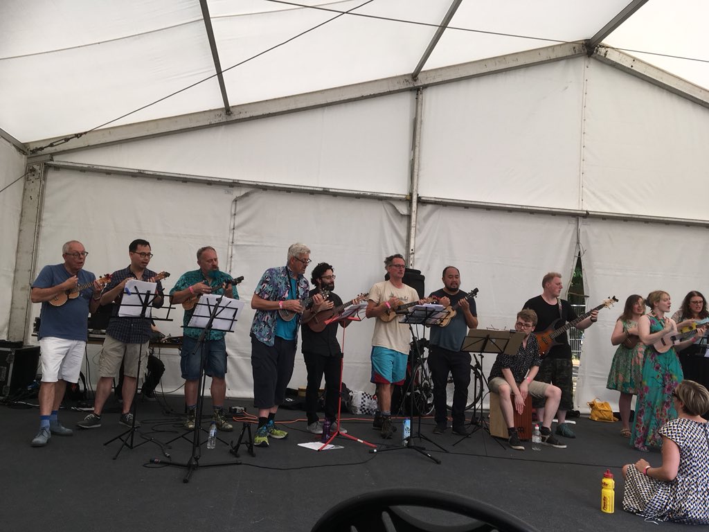 kate_burrell's tweet photo. The  Uke Choir smash Hotel California@learntouke@ukewednesdays#lambethcountryshoe https://t.co/RfymFMp0rV