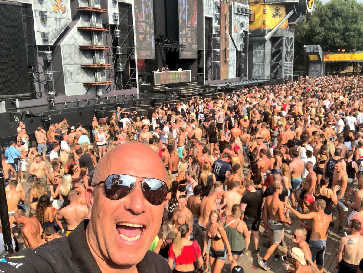 TimCoronel's tweet photo. Demo time #dominator festival 🎉🎉 https://t.co/oUuDvrI6Om