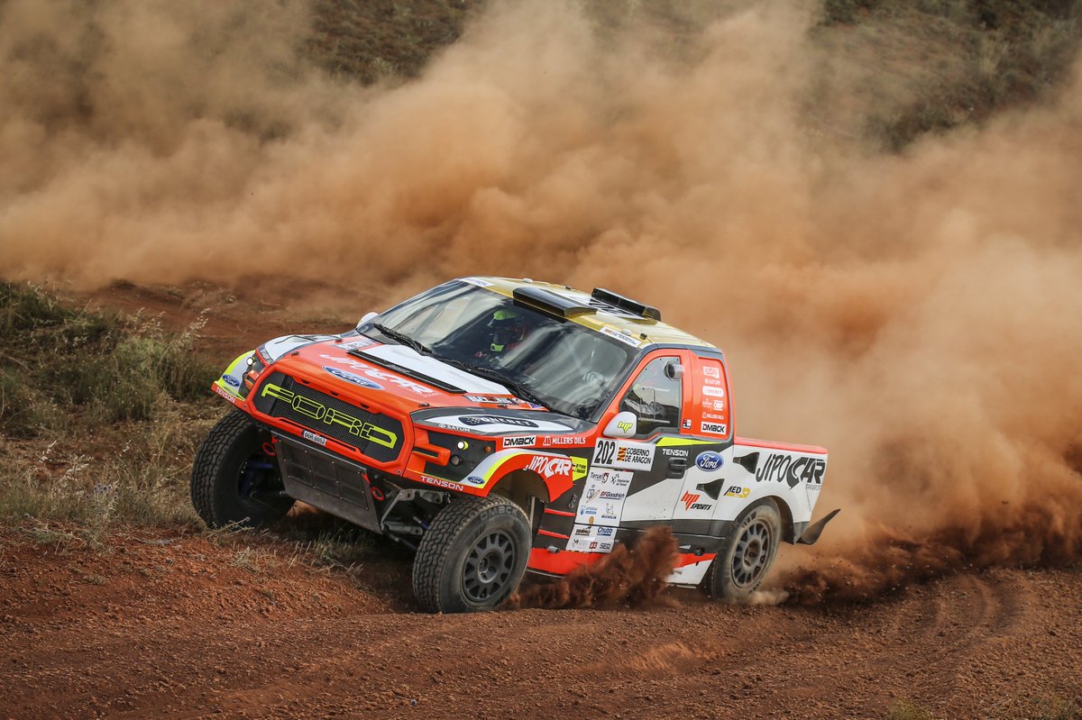 BajaAragon's tweet photo. La 2a etapa con + de 300km y 2 tramos, deja así la provisional/2nd stage with + than 300km and 2 legs, left this provisional list:

Coches:
🥇Prokop-Tománek 4:52:26
🥈Vasilyev- Zhiltsov 4:53:27
🥉Pons-San Juan 4:55:11
Motos: 
🥇 M.Metge 4:55:11
🥈Pedrero 4:56:14
🥉A.Metge 5:00:11 https://t.co/4cn212J0bv