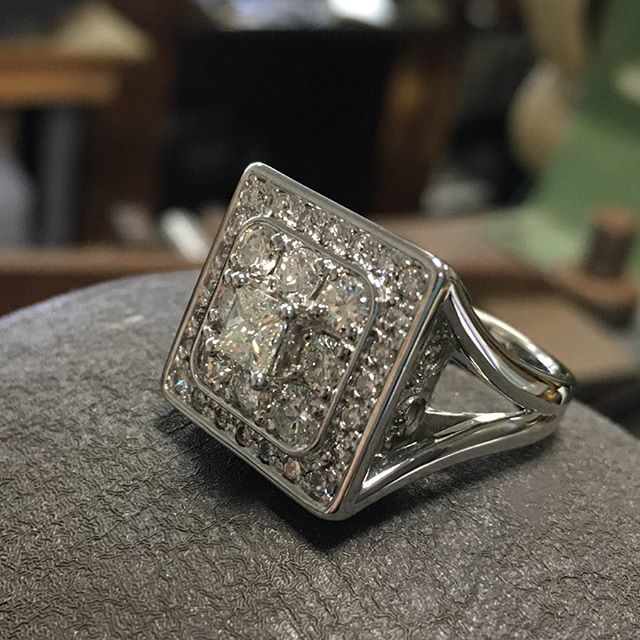 ponthieuxsJDS's tweet photo. Something pretty to get your Saturday going! #ponthieuxs #diamonds #lotsofdiamonds #gold #customdesign #oneofakind #shelovesit #onlyonaugusta #halo #weddingring #shoplocal #yeahthatgreenville https://t.co/dizlQJtjLb https://t.co/J5XIMZ8Ile