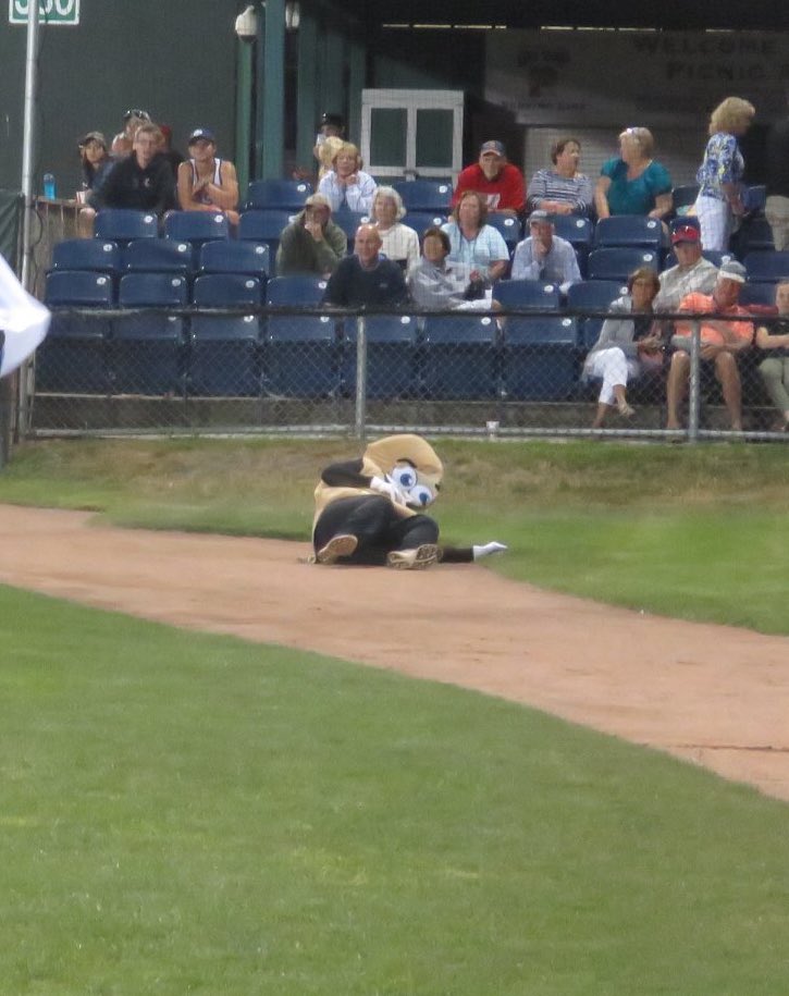 LennyMaineEvent's tweet photo. Typical day in loser-vile... population @Spud_MaineEvent #MaineEvent #nevertastedvictory #LobsterSZN https://t.co/nPpDKplILM