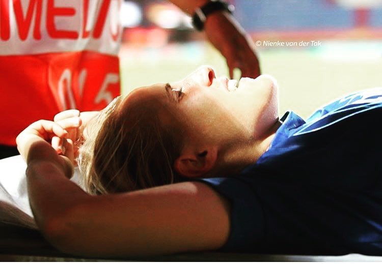 Un anno fa oggi.
Un attimo che mi ha cambiata, facendomi prender ancor più coscienza di quanto ami questo sport, quanta forza io abbia e quanta voglia di vincere ci sia in me.
#candelina #rialzarsisempre #mollaremai #determinazione #hovintoio