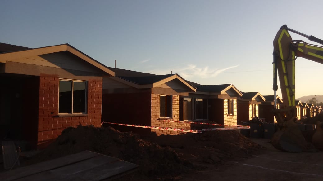 LaCruzInmob's tweet photo. Avance de obra Aires de Catapilco 2 etapa y Nueva Vida. 
Cada vez más cerca de completar el desafío y cumplir el sueño de 132 familias. 
Recuerden ULTIMAS 11 CASAS DISPONIBLES! 
SUBSIDIO AUTOMÁTICO DESDE 475 UF HASTA 700 UF.
Viviendas disponibles 2200 UF. 

Fono: 9 81588113 https://t.co/icQxWyc0xq
