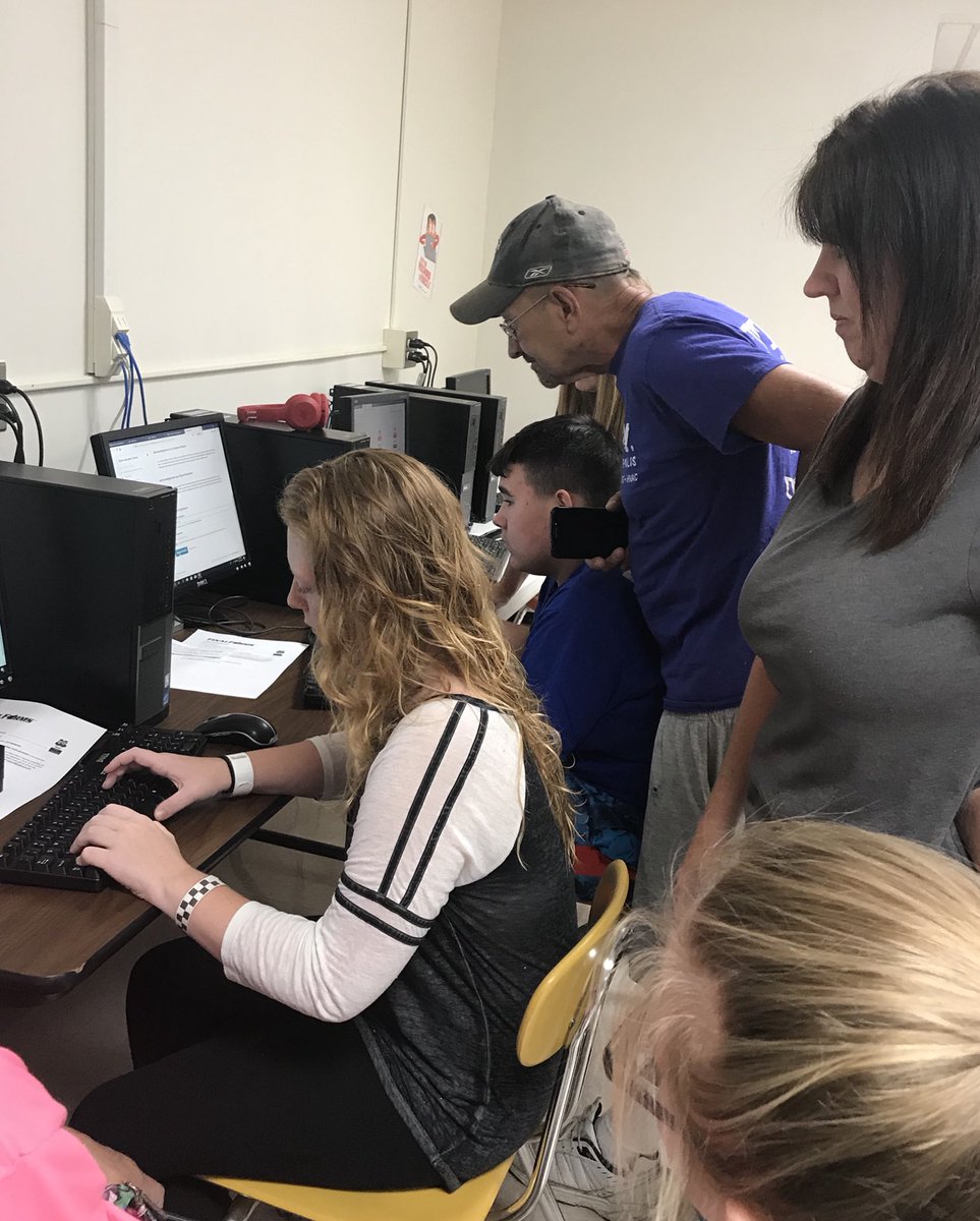 lisareldridge's tweet image. Many #socsowen families registered on #FinalForms at the Expo. Have you registered yet? socs.k12.in.us