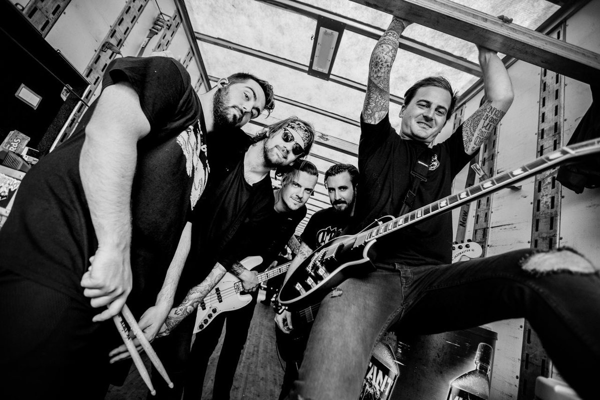 journeys's tweet photo. So stoked to have special guests @BEARTOOTHband hanging in our tent again today 🙌🏼🙌🏼🙌🏼 they’ll also be performing on the @journeys #leftfootstage at 7:30pm! Today is their last day of @VansWarpedTour - so let’s send them off right, #Chicago!!! https://t.co/Q0S4unJR99