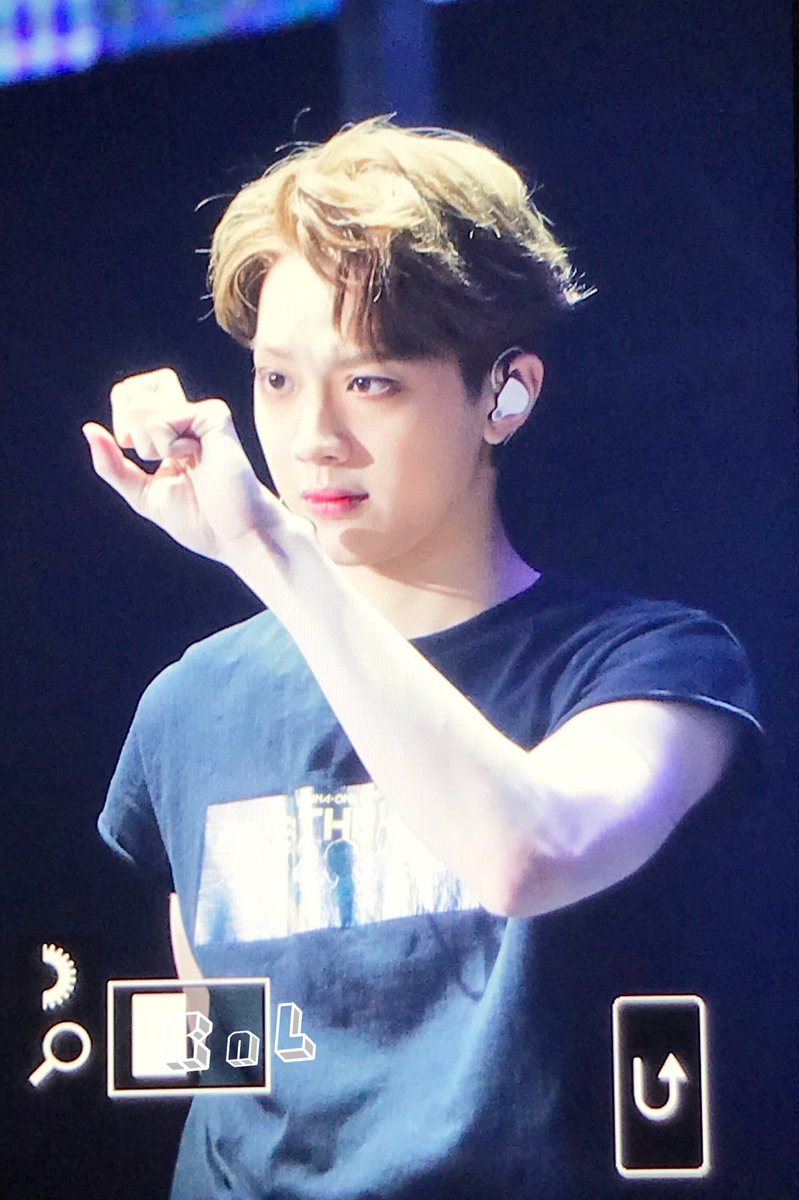 KuanAndLin's tweet photo. 180721 ONE:THE WORLD in KL preview #라이관린 #Laikuanlin #Wannaone

먼지놈 누가 눈치없이 관린이 눈에 들어가랬지요 https://t.co/6jOPOWs01C