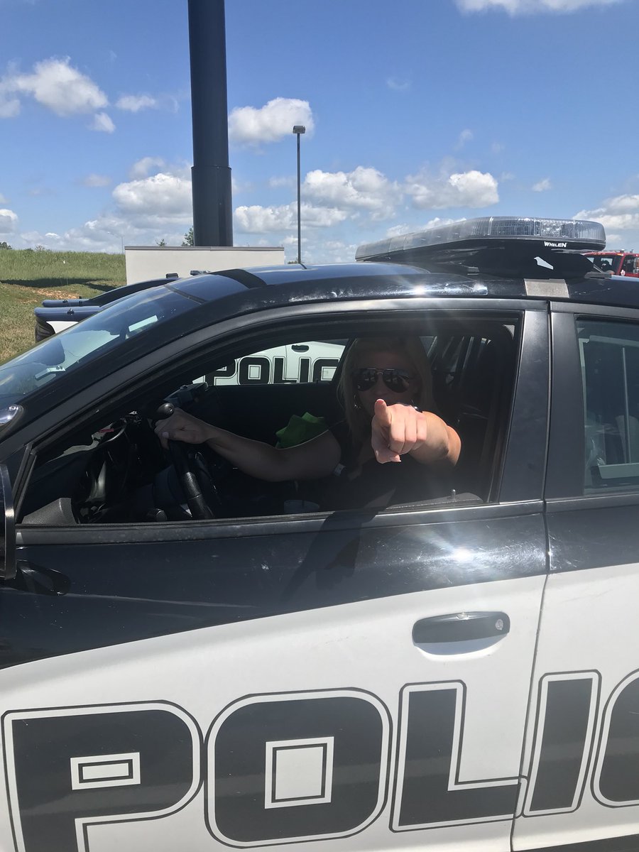 Awaggs22's tweet photo. First Responder Appreciation Day at our #StRoberts AT&T Store!! #MidStateProud #FirstNet #LetsTacoBoutBiz https://t.co/sLsnL8Bady