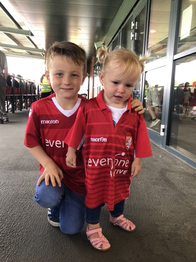 tinyseadog's tweet photo. Me and @MiniSeadog went to cheer on the lads at today’s game against @FCUnitedMcr ! #NonLeagueKids https://t.co/Bi0Ao0dfyy