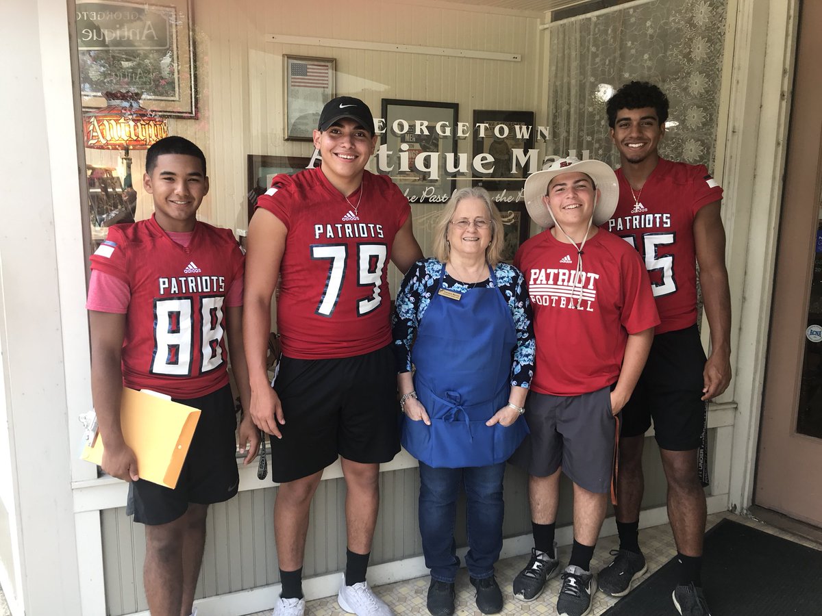 #2018PatriotNation <a href="/EVFBBoosters/">EV Football Boosters</a> Thanks for your sponsorship Mrs. Martin we greatly appreciate it!