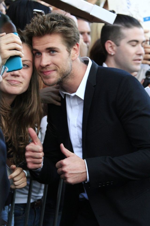 King:  No se puede tocar a la realeza
Ethan: