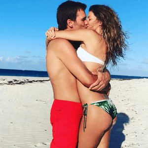 Tom Brady Wishes Wife Gisele Bündchen A Happy Birthday With Steamy Beachside Photo  