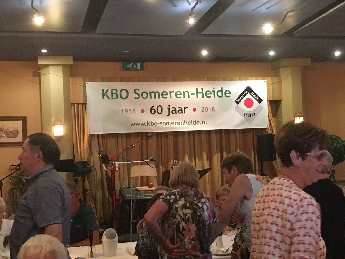 DiliaBlok's tweet photo. Vanmiddag tijdens zeer druk bezochte (60-jarige) jubileumviering van KBO #SomerenHeide aan dhr H.M.A van Tulden (Harry) Koninklijke Onderscheiding mogen uitreiken, als waardering voor zijn vele vrijwilligersactiviteiten (1985-heden) voor met name de #Parochie en de #KBO #Someren https://t.co/qkdbUTwzas