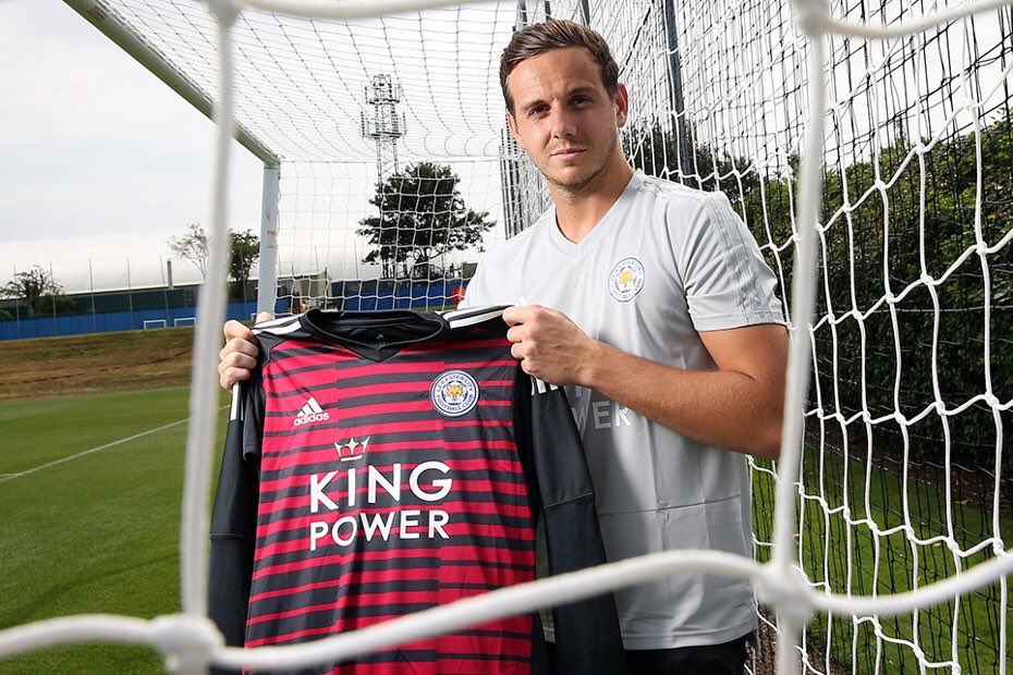 chrissdhon's tweet image. Watford gk away kit &amp;amp; leicester away kit. 🧐#lazydesign