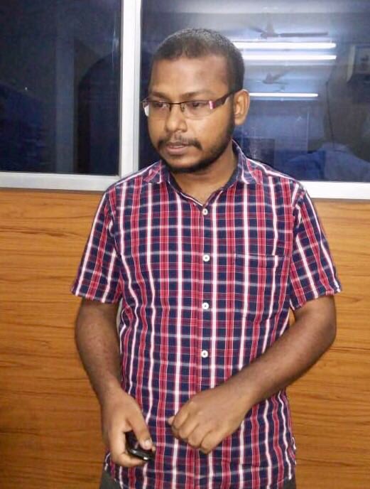 assampolice's tweet photo. Suleiman Ibrahim Ali of PS Hatigaon area arrested for opening fake Face Book accounts of 17 Sr Police Offrs. 

47 Mobiles, 13 Tabs &amp; 15 Sims recovered. 

Panbazar PS Case 341/18. Further probe on. 

Kudos to Guwahati Police Crime Branch.  

#CyberCrime #CyberSecurity #AssamPolice https://t.co/RbnhtBHexW
