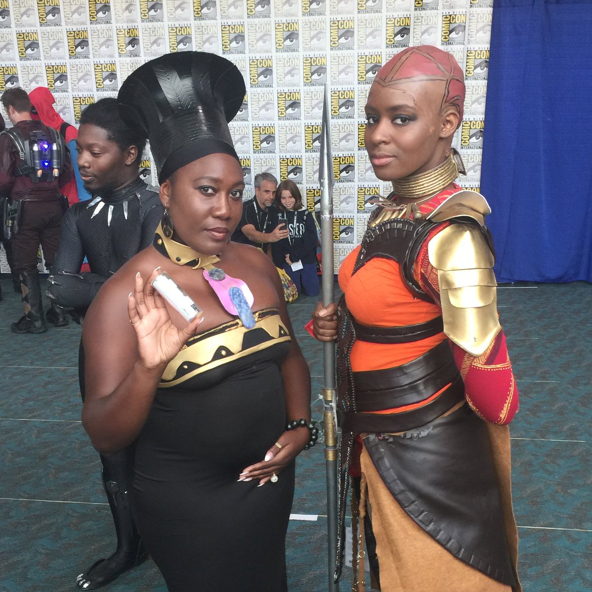 FuelRodPower's tweet photo. Power up with the best @Comic_Con with FuelRod Charge-to-Go Kits at kiosks all over @SDConventionCtr! Save $2 with Code: COMIX18 thru tomorrow - BONUS: Share your Cosplay pix with FuelRod & #ComicPower & you could win a FREE Kit! #SDCC2018 https://t.co/jrcMgwU4zW