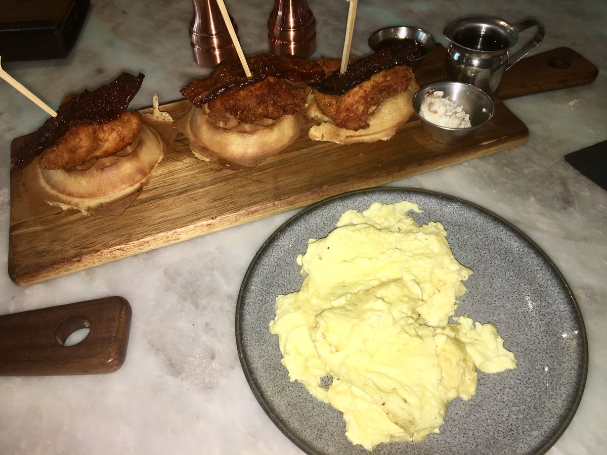SpiceAficionado's tweet photo. Brunchโn with my lover ๐คช
Chicken and waffles with candied bacon... ๐ฅ๐ฅ๐ฅ
#BatchMiami @BatchMiami https://t.co/TK5ENyWFcZ