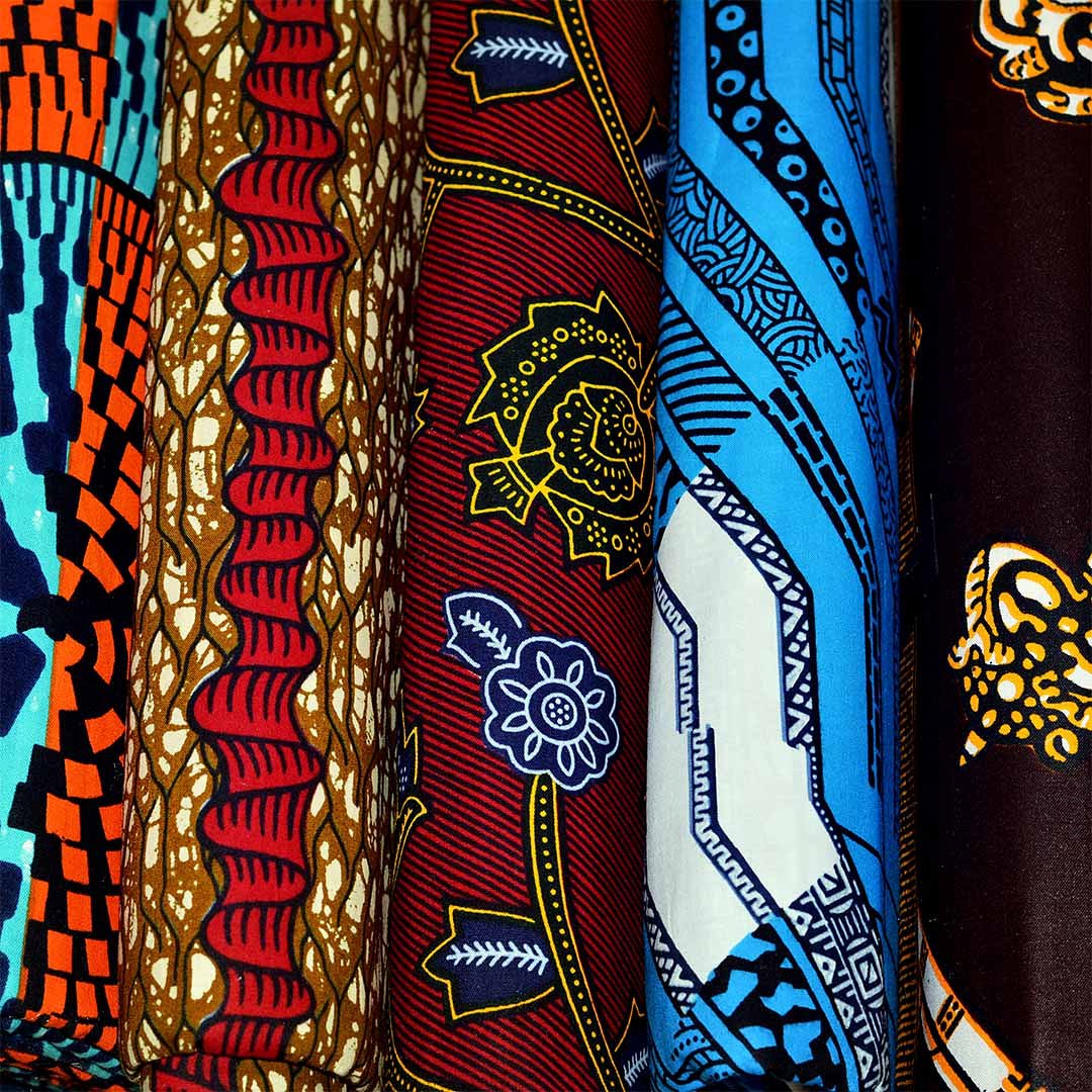 Find out in our latest blog post how to take care of your clothes and accessories in African wax print
 bit.ly/2O13YGM #africaninspired #livemontreal #africanprint #wax #colorful #coomonaetc #madeinquebec