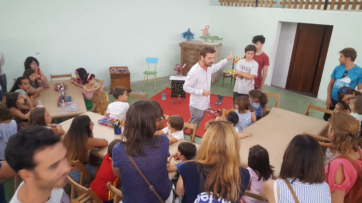 AbellanMurcia's tweet photo. Todos los niños y niñas de #TorralbaDeRibota #Calatayud quieren participar en el taller de escultura y pintura del artista @RafaelFusterB @pueblosenarte https://t.co/W88K9YVzPD