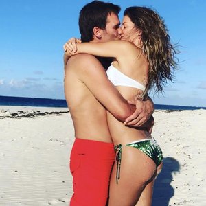 Tom Brady Wishes Wife Gisele Bündchen A Happy Birthday With Steamy Beachside Photo  