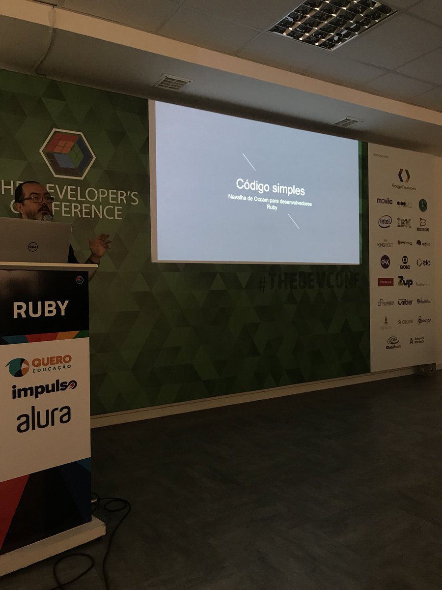 patyziita_'s tweet image. Voltando do almoço com tudo, @taq vai falar sobre Clean Code aqui no #tdcruby2018 #TheDevConf