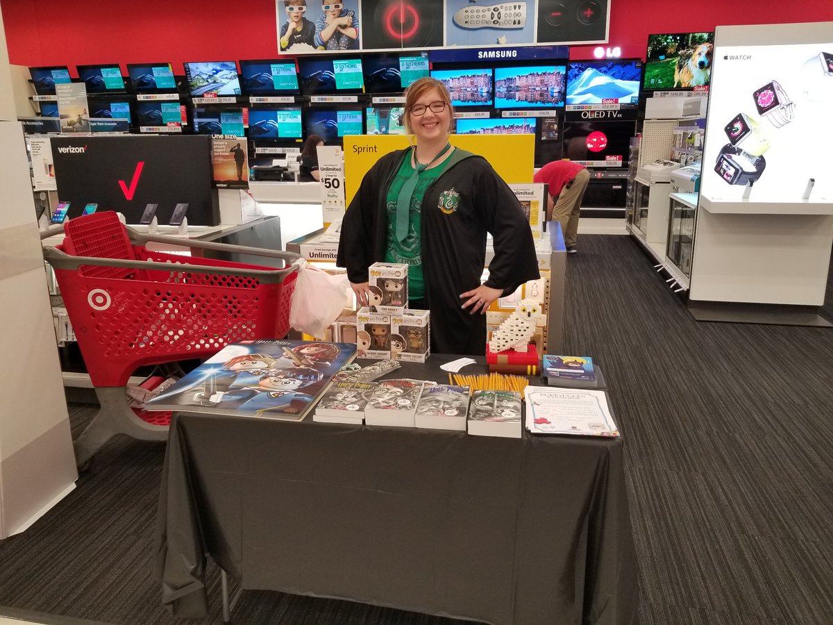 robertg1509's tweet photo. Hogwarts came to Target South County! @leachmanjohn @jamaal_edwards @Andrew050887 #SamplingIsTheSpellToSell #BiscuitsBuildBaskets #ChocolateCombatsSadness #10PointsForTarget https://t.co/9bk5PWWWCj