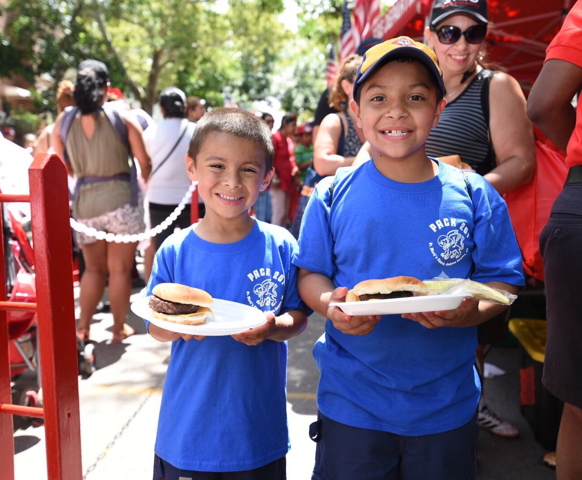 FDNY's tweet photo. Lunch is served at the #FDNY Block Party in #Queens! Join us at #Engine307 and #Ladder154 at 81-17 Northern Boulevard until 4 pm https://t.co/WlLO9QdeAD