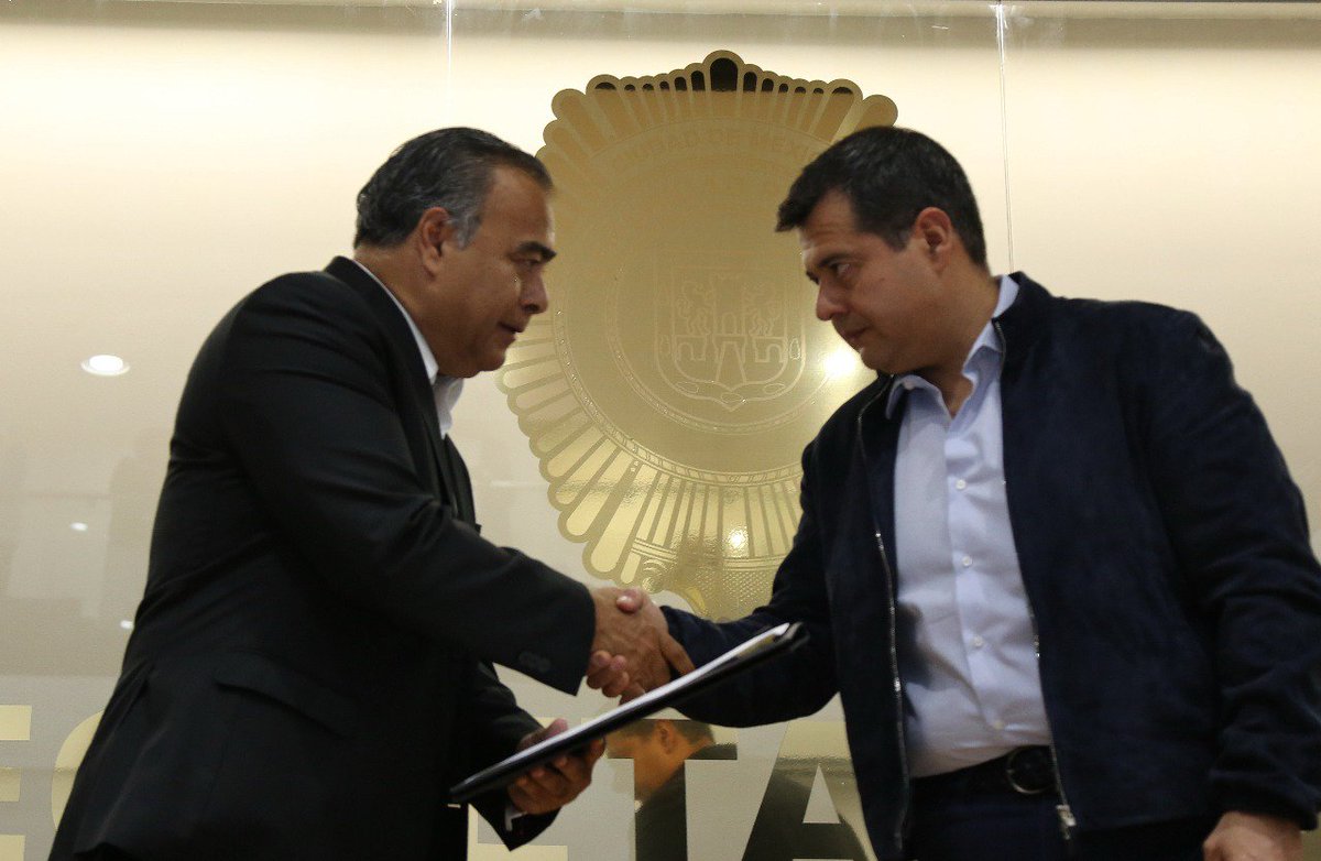 El Ingeniero Raymundo Collins Flores tomó protesta como titular de la Secretaría de Seguridad Pública de la Ciudad de México (SSP-CDMX).

#PolicíaCDMX