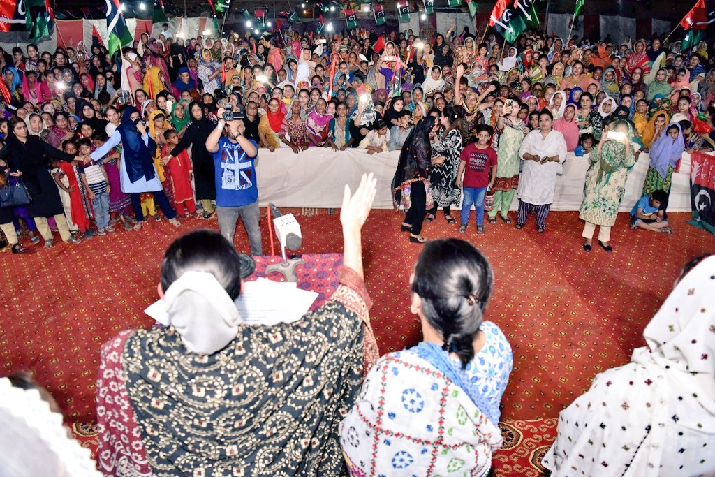 MeerMurtazaLg's tweet image. BiBi @AseefaBZ addressing public meeting during Election Campaign at Ratodero, NA-200 where Chairman @BBhuttoZardari is contesting. #PS11 #PS10
#TeerChalega
@BakhtawarBZ