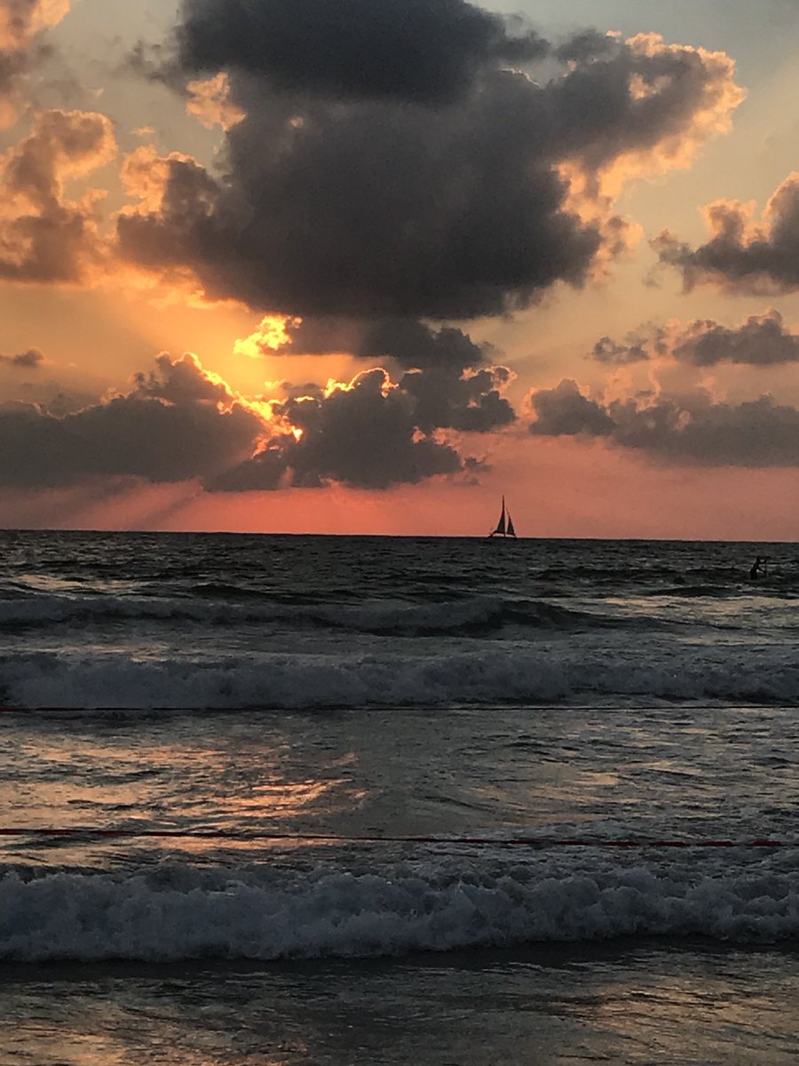 lioraz's tweet photo. Sunset in Tel Aviv https://t.co/ZsjLQv9L6b