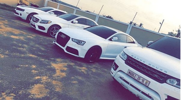 hype_umat's tweet photo. Criss Waddle Buys A New G-Wagon (Photos) https://t.co/9f0VzfEZnr https://t.co/NN0lItC2r1
