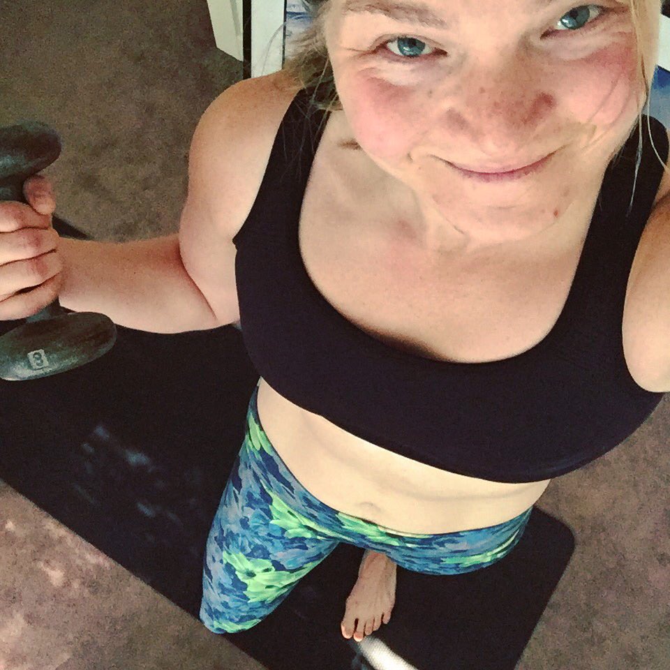 RoxTonesUp's tweet photo. Daily moves 💪🏻 + #StudioToneItUp classes done! 🥊🧘🏼‍♀️🤸🏼‍♀️ Thanks for the morning sweat sesh @ToneItUp 💕 Who else is doing the #SummerToneUp ??? 
#tiuteam https://t.co/4Q4YRSHrRr