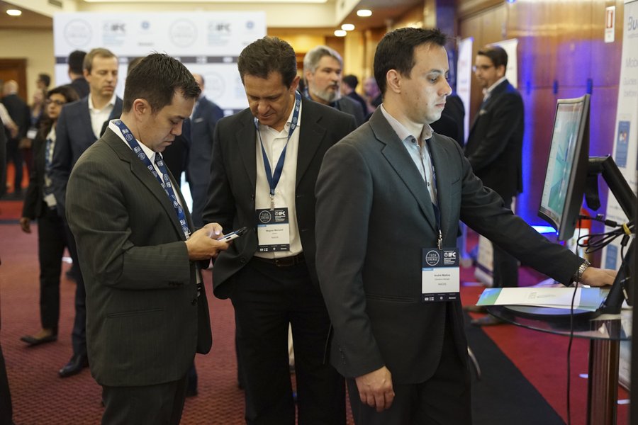IFC_org's tweet photo. #TechEmergeBrazil is already boosting new business in #Brazil’s health sector 🚑🏥. 25 Brazilian #healthcare provider organizations, reaching 19 million patients per year, met with 40+ innovators in 160+ matchmaking meetings. Learn more at: https://t.co/FEwPb5oLtY https://t.co/XflZcYlG7n
