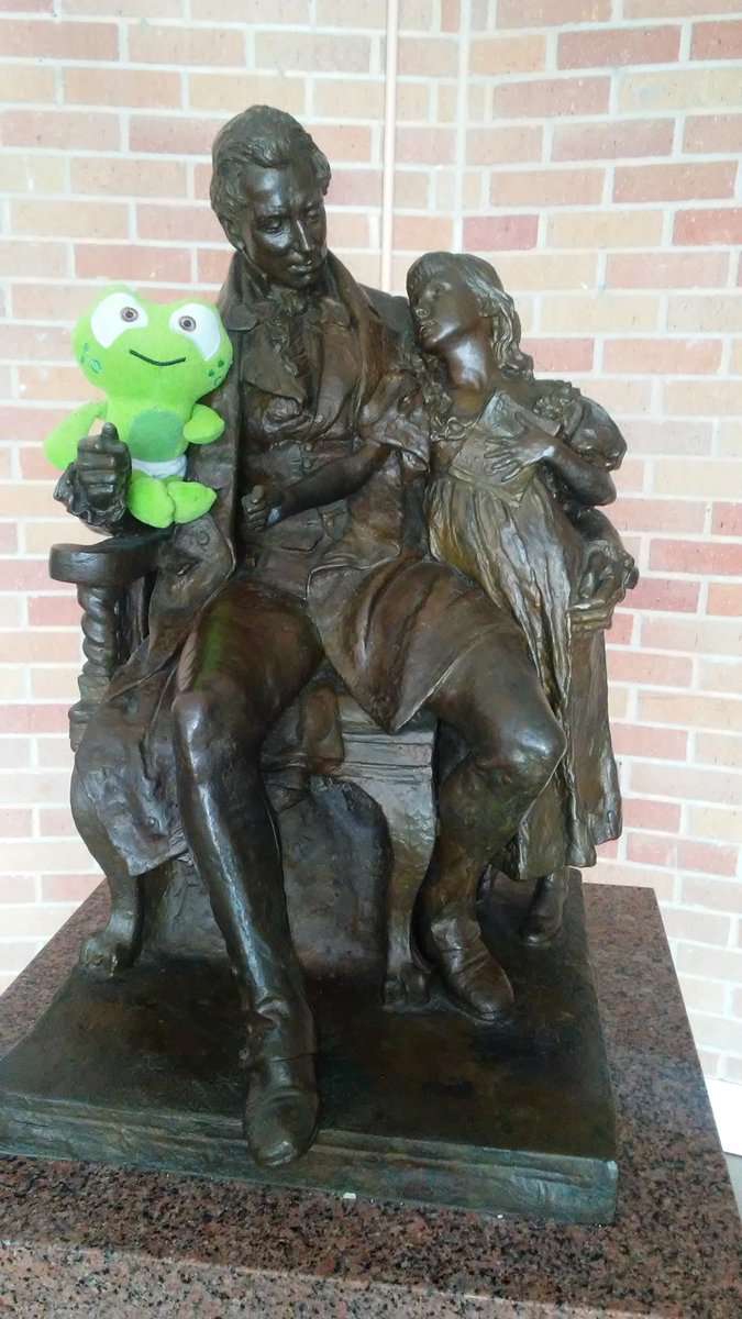 SignWithC's tweet image. Pop quiz! Hopkins was excited to find a statue of two important people in Deaf History! Who are they, and why are they famous? Hint: Hopkins is a namesake for one of them. #WhereIsHopkins