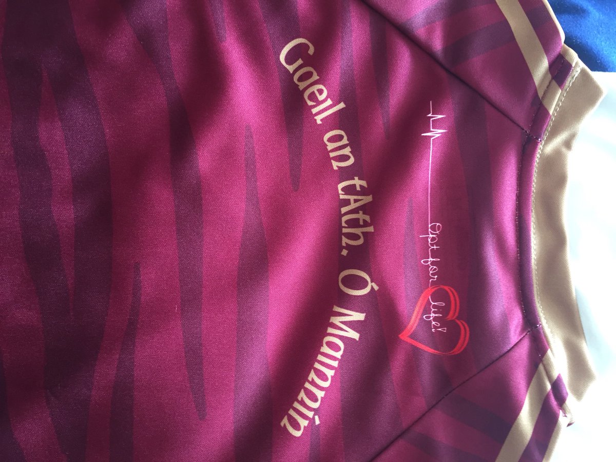 FrManningGaels's tweet photo. Very grateful to receive gear ahead of c’ship sponsored by former Gaels &amp; @OfficialLDGAA legends @PadraicDavis @PDavisproperty &amp; Brian O’Connor. Thank you to both men for their generosity. Proud to carry @OptFLFoundation logo @JoeBrolly1993 @Pa_Collum1 @Gill_i_bix https://t.co/5usCEyUPgZ