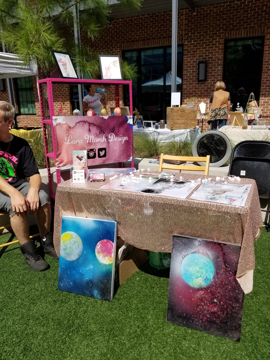PixieStrmDesign's tweet photo. All set up at Charleston Night Bazzar at @WorkshopCHS
#illustration #artdaily #art #drawing #sketch #artist #loramarshdesign #chs #CharlestonSC #chucktown #lowcountry #SummervilleSC #emergingartist #artisian #chsnightbazaar #charlestonmarket #shoplocal #handmade #etsy https://t.co/AEknIvylZX