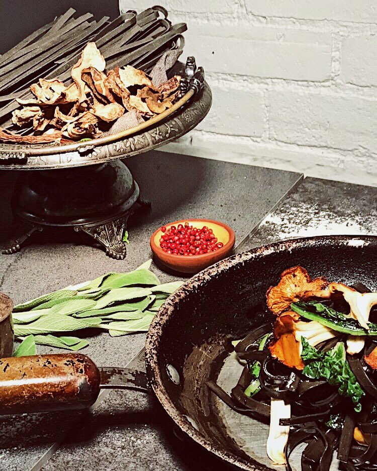 ILFORNELLO's tweet photo. Here’s a sneak peek at our fall vegan menu photo shoot with @edibletorontomagazine .  This Buckwheat pasta with 
Chanterelles is coming soon.💚
.
#ilfornello #vegan #plantbaseddiet #vegetarian #vegandiet #veganrestaurant #veganmeals https://t.co/RCIu0po36m