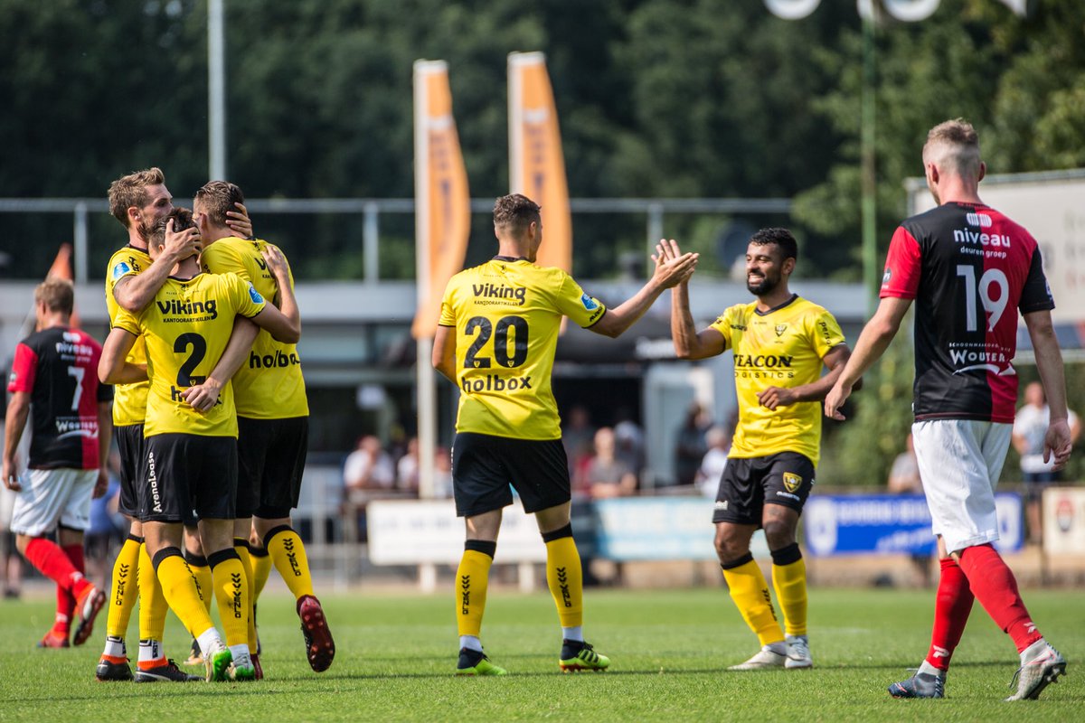 Ruime oefenzege op De Treffers op biljartlaken in Horst. Drie fraaie treffers van geconcentreerd spelend VVV-Venlo. #vvvvenlo bit.ly/2LsuRox