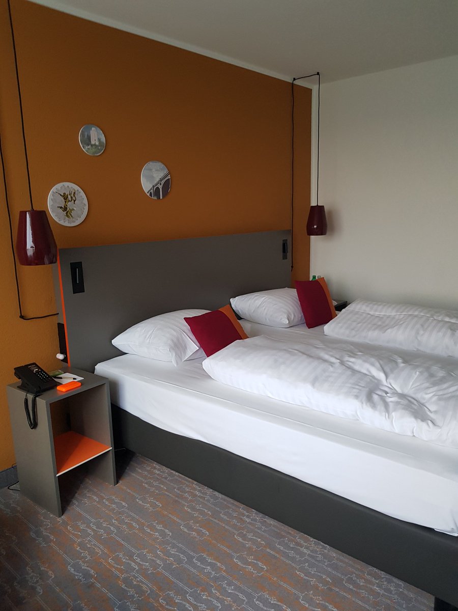 Hier mogen wij 2 dagen verblijven. Vienna hotel Wuppertal.