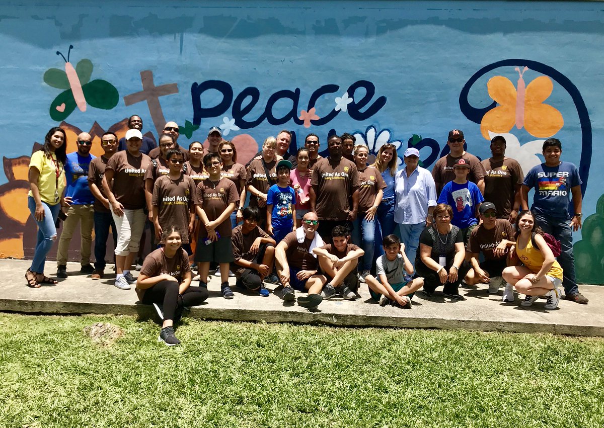 Awesome morning volunteering at <a href="/B2Hrocks/">Bridge to Hope</a> @FloridaUPSers from BD, Homestead, Miami and Hialeah!!! #ProudUPSers