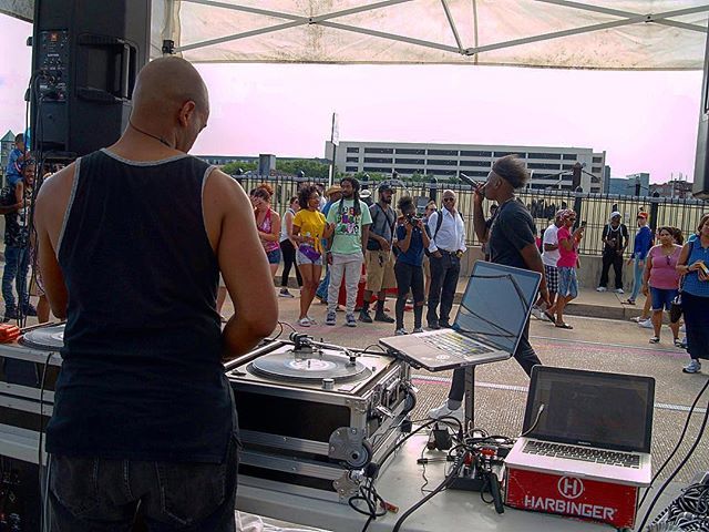 SeanJ410's tweet photo. #IG https://t.co/9Uv90qS8au Me πππ + @nnadagi π€ at @artscapebmore @opengemusa #djlife #livingthedream #bmorenotless #forpeacewemade @natureboimusic https://t.co/bAVu5onzYK