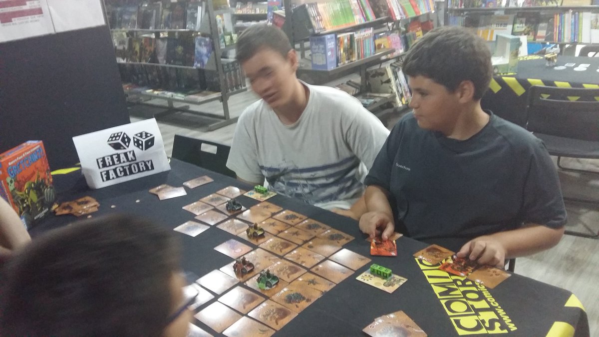 CluFreakFactory's tweet photo. Demostración de Gretchinz! de Devir hoy en Cómic Stores Fuengirola. Habían Gretchinz! de todas las edades 😂

@CluFreakFactory 
@DevirIberia
@comicstores 
#juegosdemesa 
#ClubFreakFactory https://t.co/1uSAR52sal