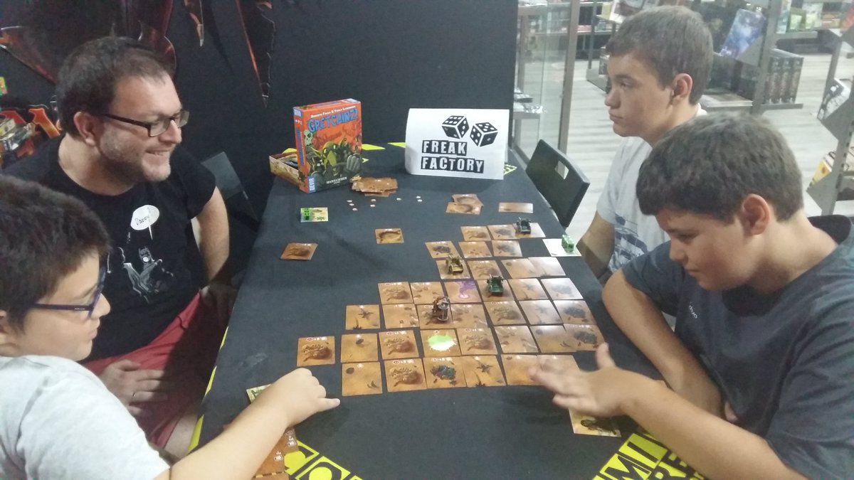 CluFreakFactory's tweet photo. Demostración de Gretchinz! de Devir hoy en Cómic Stores Fuengirola. Habían Gretchinz! de todas las edades 😂

@CluFreakFactory 
@DevirIberia
@comicstores 
#juegosdemesa 
#ClubFreakFactory https://t.co/1uSAR52sal