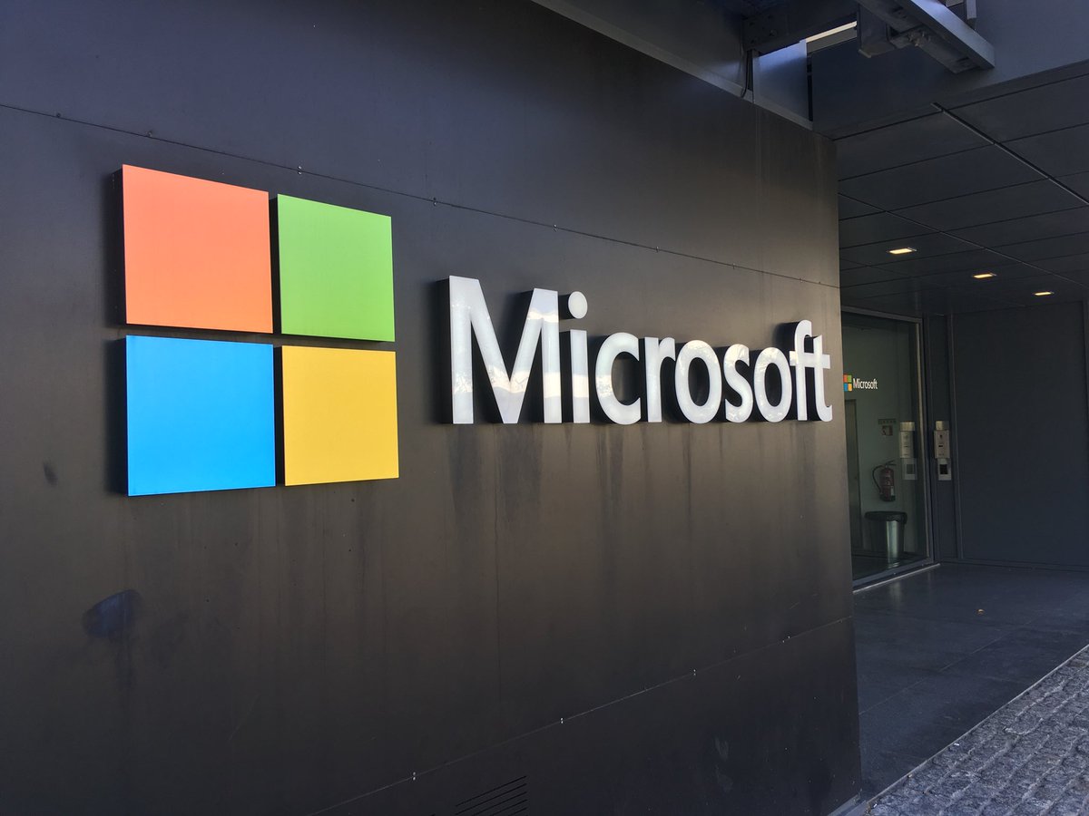 Ra_Koellner's tweet photo. @tugaitconf @n_silva @tiagocostapt  I was awesome to speak at #TugaITConference ! 
Thanks for the Organizing #Microsoft365 #Collaboration #Secure #gdpr #SharePoint https://t.co/vKyRjzX3Hz