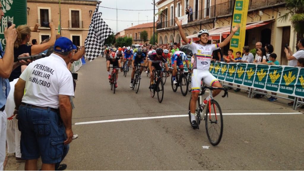 nicolasg222_'s tweet photo. Hoy fue un día increíble. 
Personalmente quede muy feliz con mi 7mo lugar en una CRI tan exigente y con el final de la etapa de hoy. 
Pensé que tenía una avería y quede atrás !! No tengo explicación de cómo pude llegar a el frente y ganar la etapa. Gracias a todo el @Iberum_Team https://t.co/jBc2blc0Oc