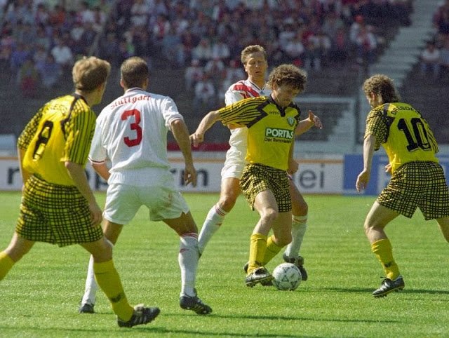 FOTOS HISTORICAS O CHULAS  DE FUTBOL - Página 17 DipfpB6XsAE91ia