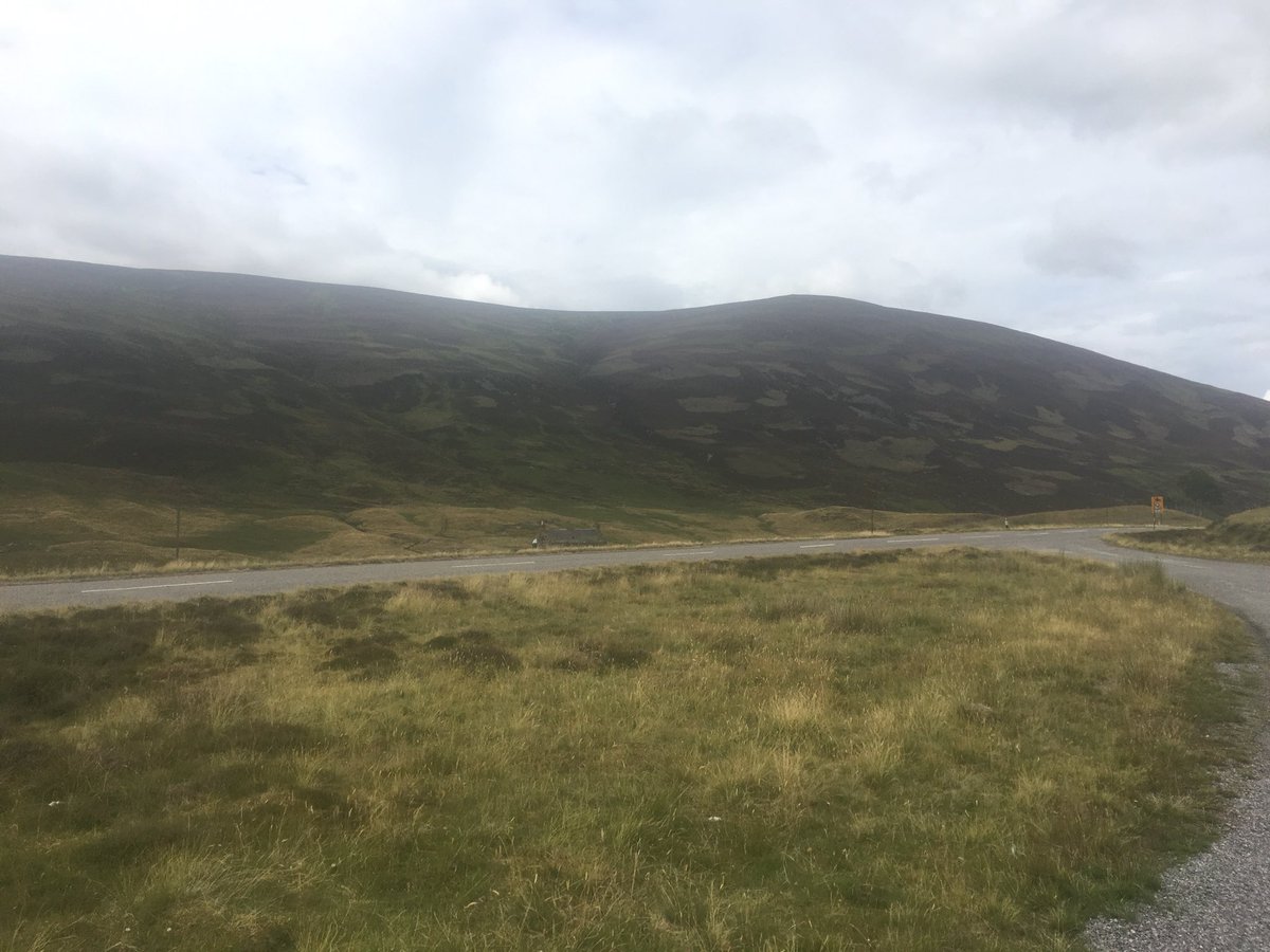 manu_barreiro's tweet photo. #Scotland Day 8 hemos atravesado por la carretera más bonita (old military Road) (Montañas sin precipicios!!) el parque de #cairgorms con sus castillos #balmoral #corgarf https://t.co/1t2RNBCtdA