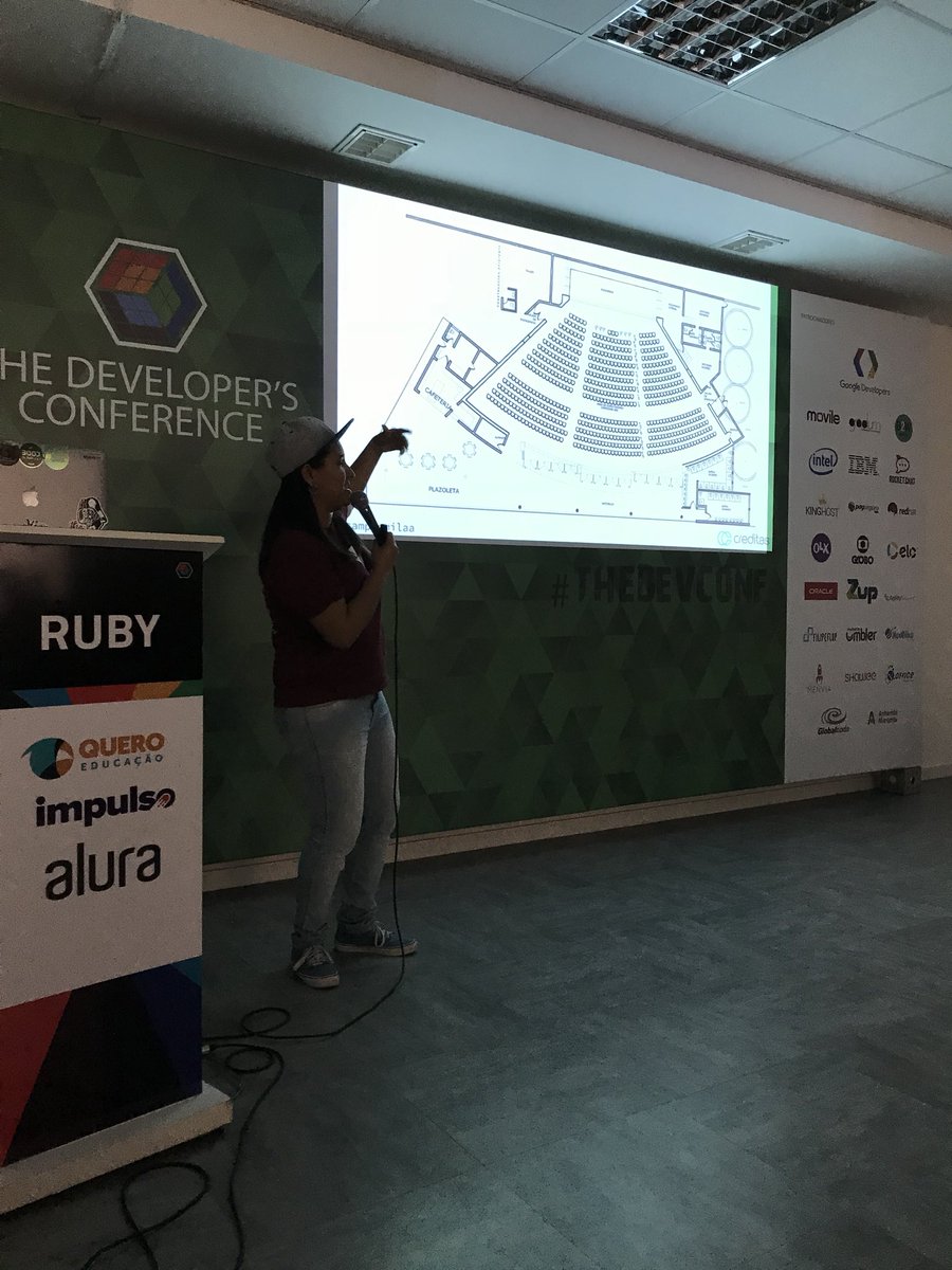 patyziita_'s tweet image. @camposmilaa mandando ver sobre arquitetura hexagonal, palestra de conteúdo muito foda!! #tdcruby2018 #TheDevConf